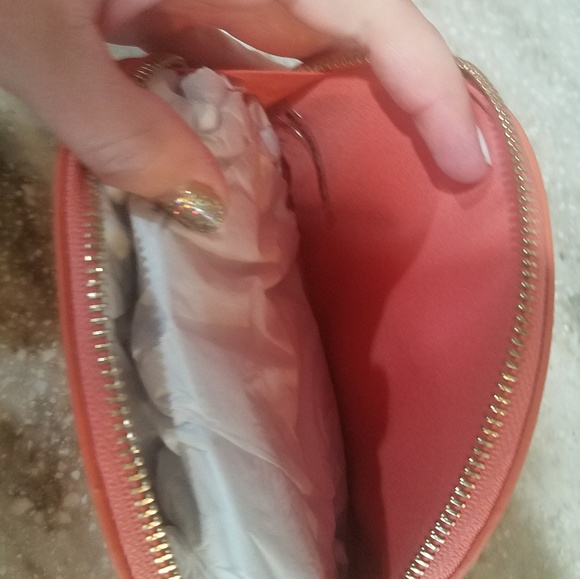 Michael Kors cosmetic bag - Picture 3 of 3